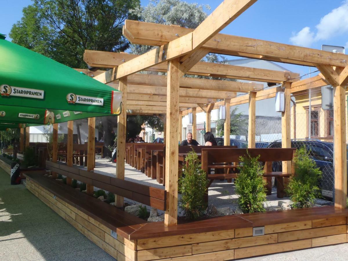 Victoria - Penzion & Restaurant Zvolen Εξωτερικό φωτογραφία